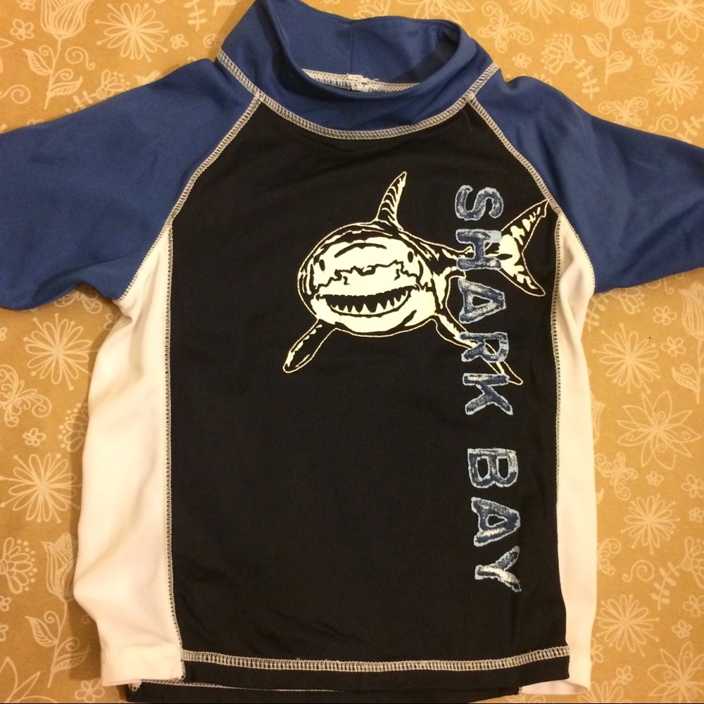 [GAP] shark rashguard 12-18months